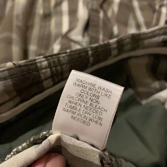 Roundtree & York plaid cargo shorts - Picture 7 of 7